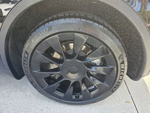 Used 2023 Tesla Model Y Long Range image 18