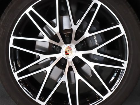 Certified 2026 Porsche Macan AWD/4WD image 13