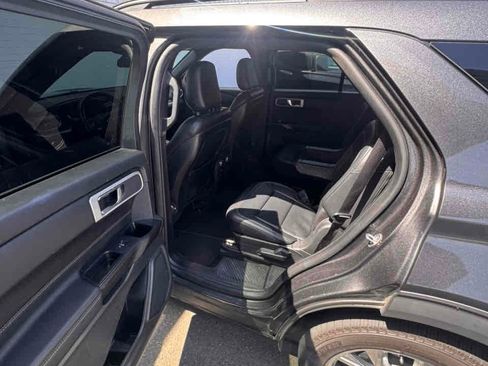 Used 2020 Ford Explorer XLT w/ Equipment Group 202A image 10