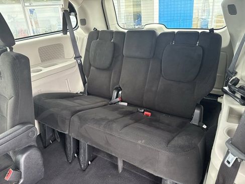 Used 2016 Dodge Grand Caravan SXT w/ Rear Park Assist Package image 32
