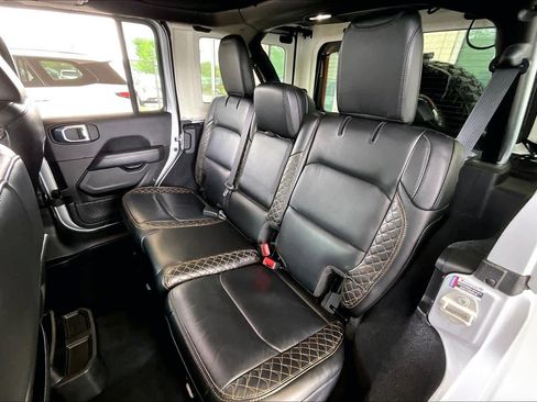 Used 2023 Jeep Wrangler Unlimited Sahara image 18