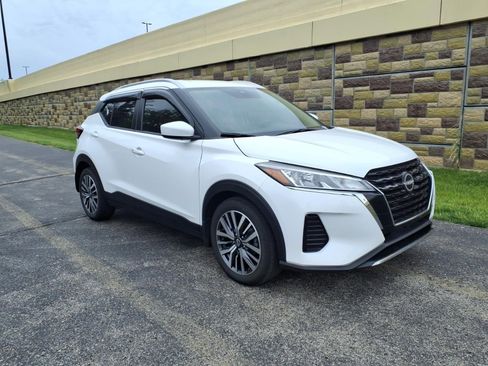 Used 2023 Nissan Kicks SV FWD image 2