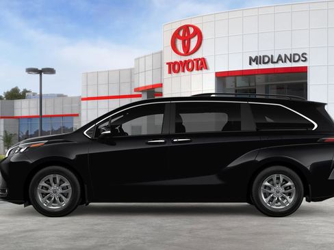 New 2026 Toyota Sienna XLE FWD image 28