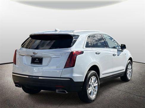 New 2025 Cadillac XT5 Luxury image 2