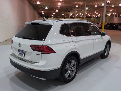 Used 2020 Volkswagen Tiguan SEL AWD/4WD image 3