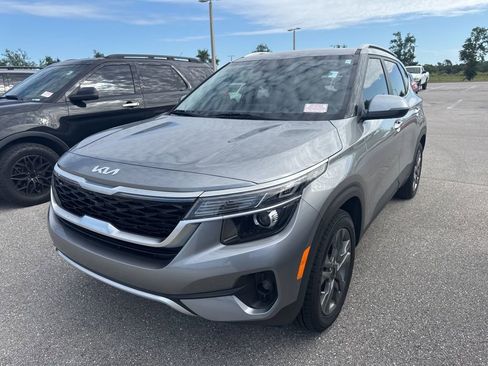 Used 2023 Kia Seltos S w/ Navigation Package image 7