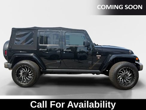 Used 2017 Jeep Wrangler Unlimited Sahara AWD/4WD image 6
