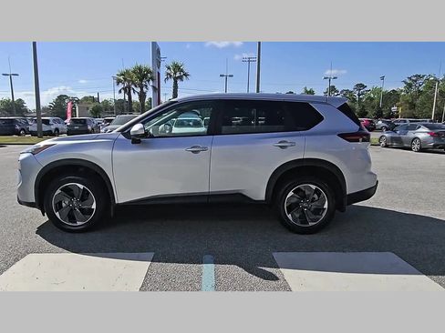 Used 2024 Nissan Rogue SV image 25