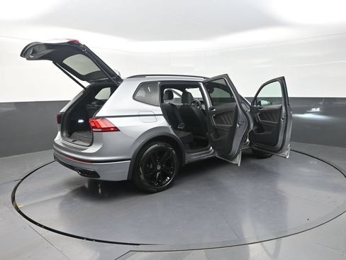 Used 2024 Volkswagen Tiguan SE R-Line FWD image 38