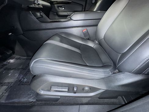 Used 2023 Honda Pilot Touring image 17