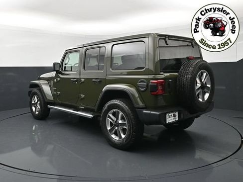 Used 2022 Jeep Wrangler Unlimited Sahara w/ LED Lighting Group AWD/4WD image 4
