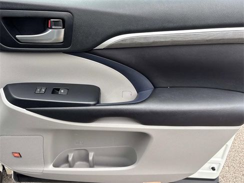 Used 2019 Toyota Highlander Limited image 25