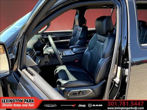 Used 2024 Jeep Wagoneer L Series II w/ Flexible Seating Group AWD/4WD image 21