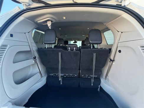 Used 2024 Chrysler Pacifica Touring-L image 19