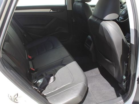 Used 2012 Volkswagen Passat 2.5 SE image 15