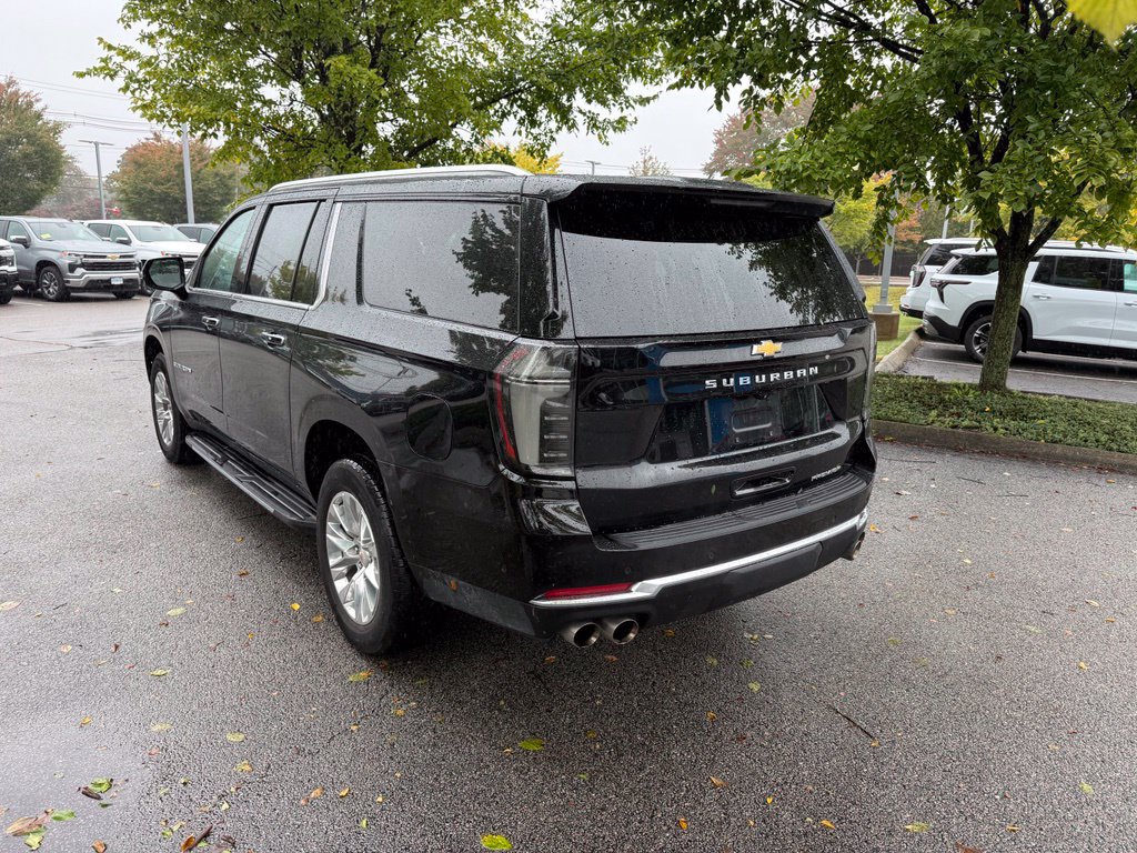 Used 2026 Chevrolet Suburban Premier AWD/4WD image 3
