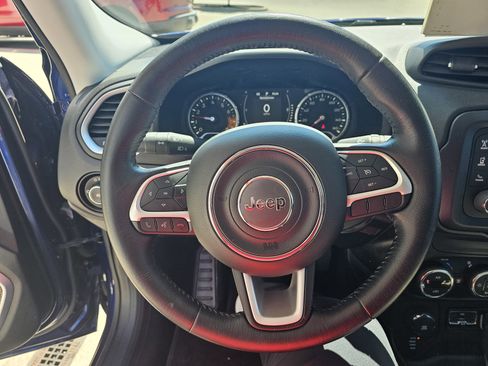 Used 2016 Jeep Renegade Latitude w/ Popular Equipment Group image 18