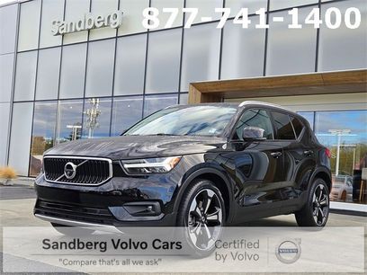 Certified 2022 Volvo XC40 T5 Momentum w/ Premium Package