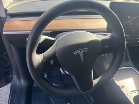 Used 2023 Tesla Model Y Performance image 13
