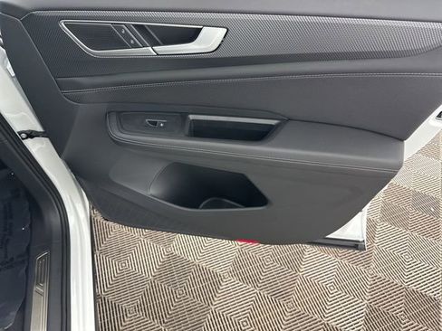 Used 2025 Volkswagen Atlas Cross Sport SEL R-Line image 19