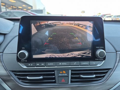 Used 2024 Nissan Altima 2.5 SV FWD image 32