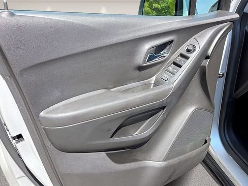 Used 2017 Chevrolet Trax LT FWD image 16