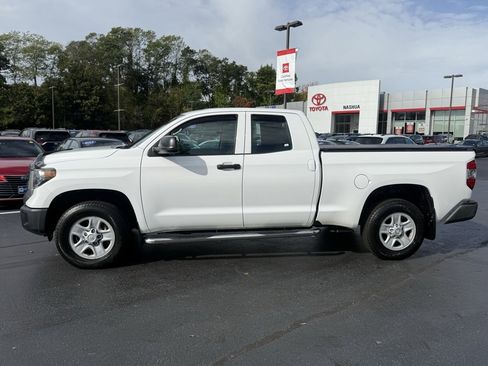 Certified 2018 Toyota Tundra SR image 3