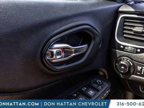 Used 2019 Jeep Cherokee Latitude Plus FWD image 9