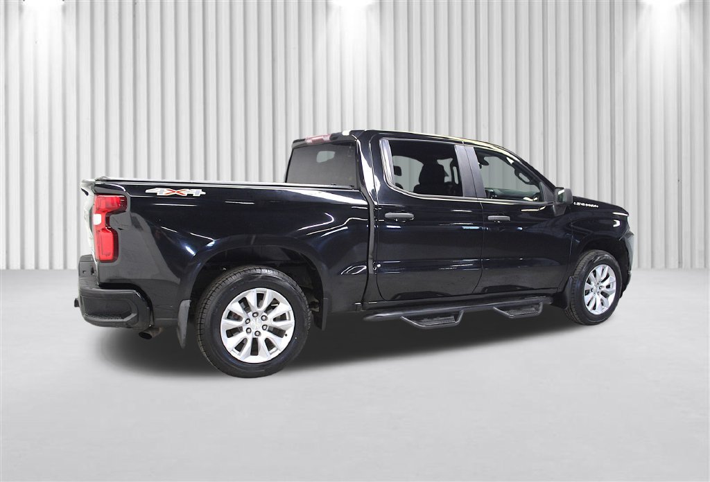 Used 2020 Chevrolet Silverado 1500 Custom w/ Custom Value Package AWD/4WD image 3