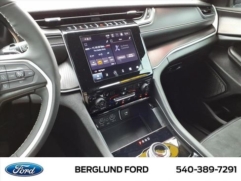Used 2024 Jeep Grand Cherokee Altitude AWD/4WD image 31
