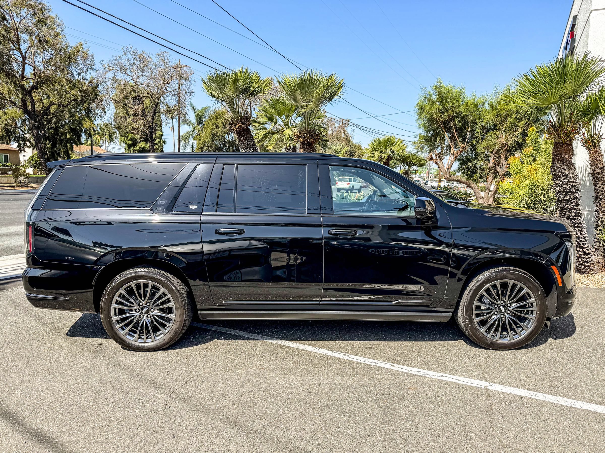Used 2025 Cadillac Escalade ESV Sport Platinum AWD/4WD image 16
