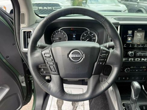 Used 2025 Nissan Frontier SV w/ SV Convenience Package image 5