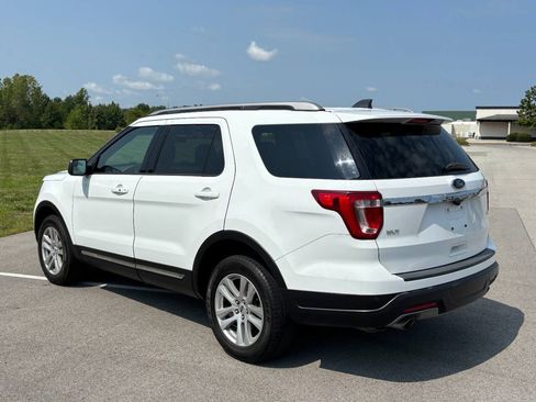 Used 2018 Ford Explorer XLT AWD/4WD image 5