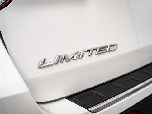 Used 2021 Ford Explorer Limited w/ Equipment Group 301A image 9