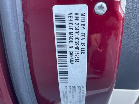 Used 2022 Chrysler Voyager LX FWD image 6