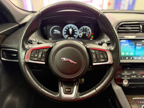 Used 2017 Jaguar F-PACE S image 17
