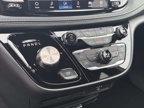 New 2027 Chrysler Pacifica Select AWD/4WD image 7