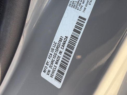 Used 2025 Chrysler Pacifica Limited FWD image 26