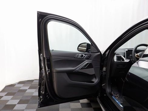New 2026 BMW X6 xDrive40i w/ Climate Comfort Package image 5