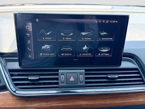 Used 2021 Audi Q5 Premium w/ Convenience Package image 29