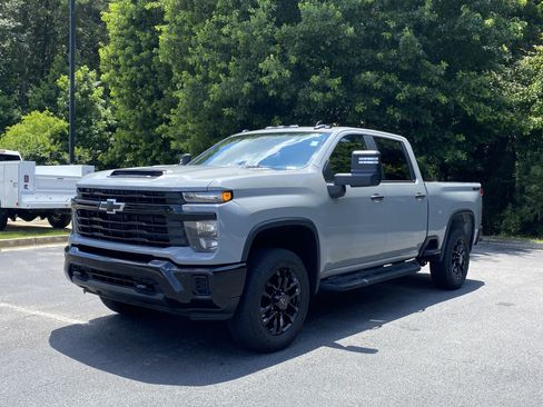 Used 2025 Chevrolet Silverado 2500 Custom w/ Custom Value Package AWD/4WD image 5