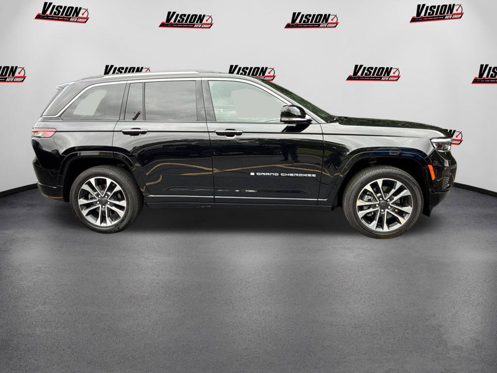 Used 2023 Jeep Grand Cherokee Overland w/ Luxury Tech Group IV AWD/4WD image 4