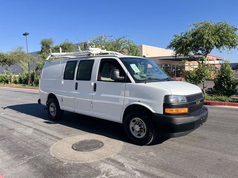 Used 2018 Chevrolet Express 2500 w/ Driver Convenience Package RWD image 25