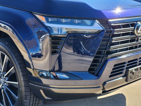 Used 2024 Lexus GX 550 w/ Accessory Package (2T) image 5