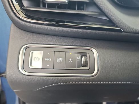Certified 2025 Buick Enclave Preferred FWD image 18