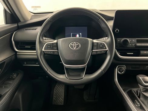 Used 2025 Toyota Grand Highlander AWD image 13