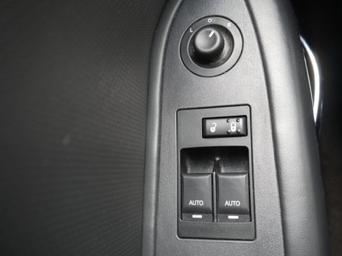 Used 2011 Dodge Challenger RWD image 24