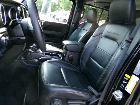 Used 2023 Jeep Wrangler Unlimited Sahara AWD/4WD image 13