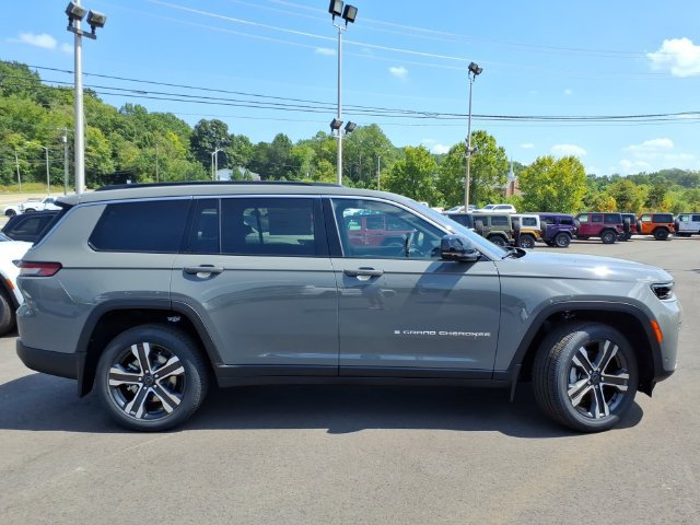 New 2027 Jeep Grand Cherokee L Limited w/ Technology Group II AWD/4WD image 2