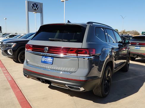 New 2026 Volkswagen Atlas SE image 7